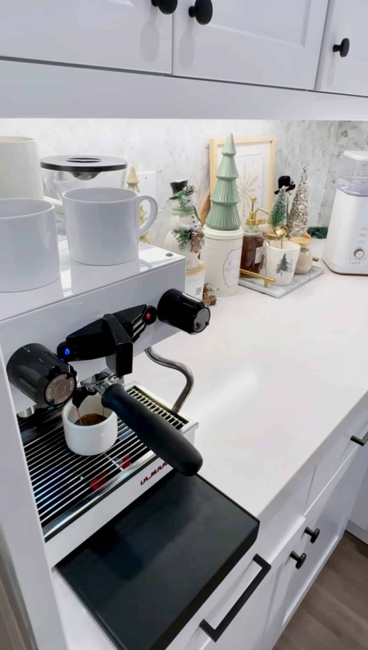 Christmas Coffee Bar Setup at Home: Cozy, Easy Ideas for the Holidays